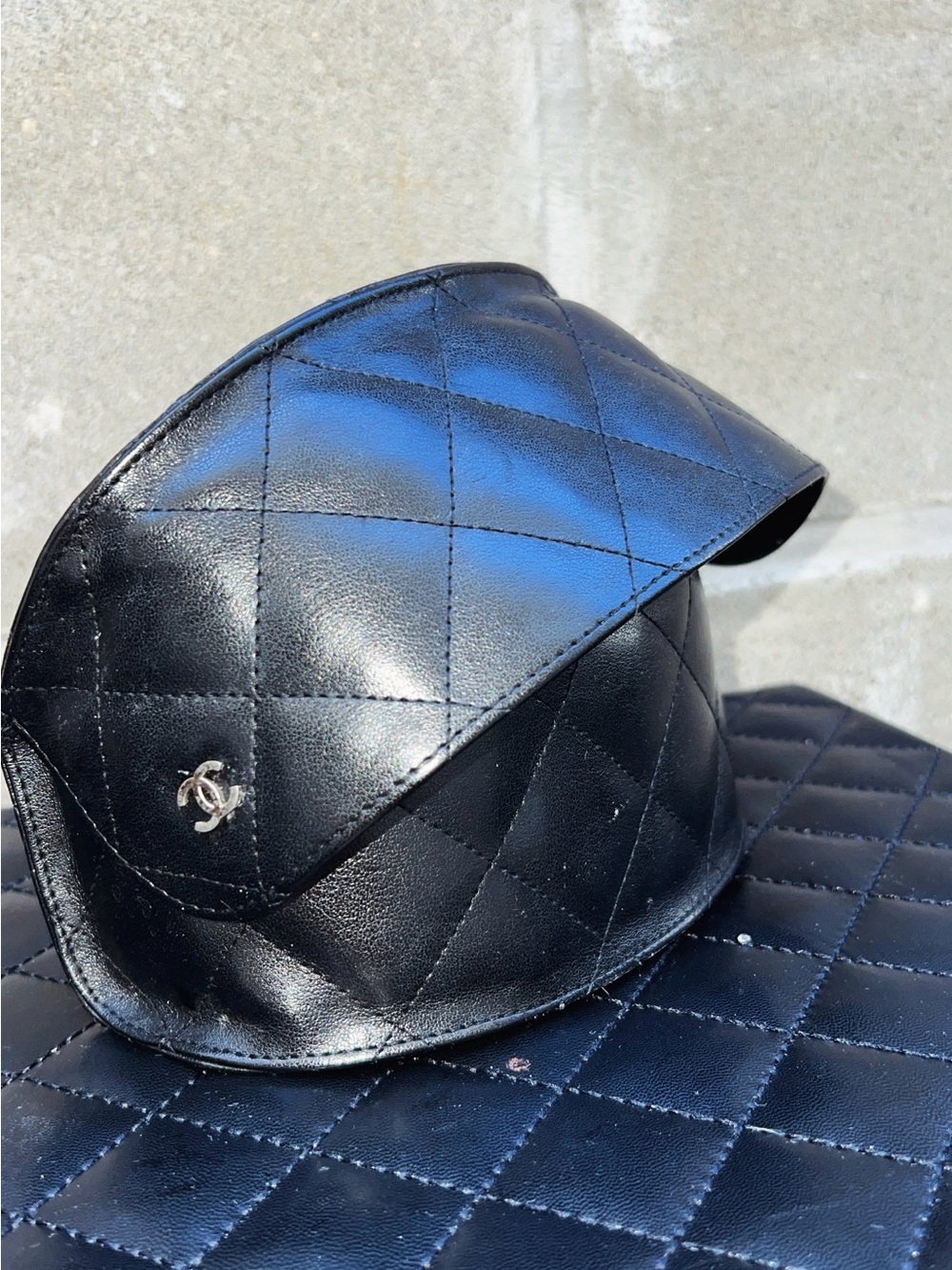 CHANEL Classic Black Quilted Leather Sunglasses Case with CC Emblem - Picture 4 of 8
